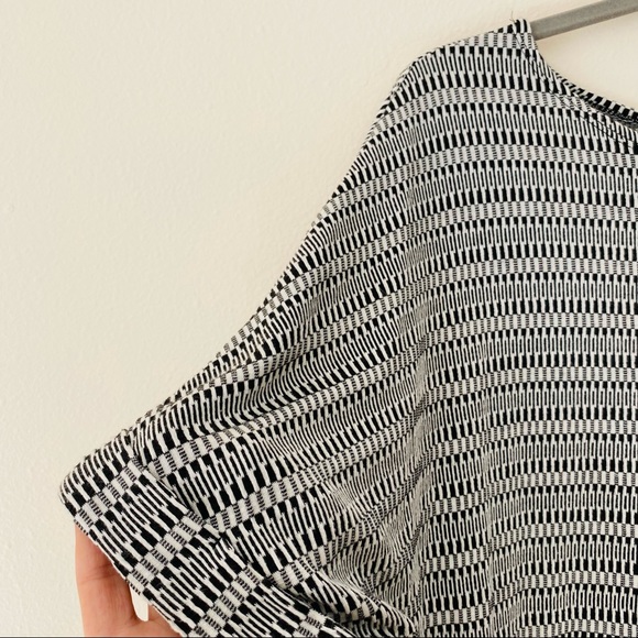 Caution to the wind loose fit crop top - Picture 5 of 6